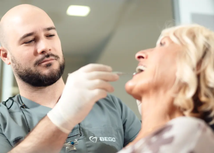 Having problems with bleeding gums, bad breath or loose teeth? Contact us! - Stomatološka poliklinika Zagreb | Štimac centar dentalne medicine